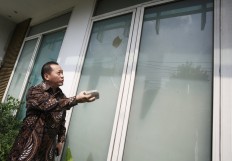 Mob attacks PPP headquarters