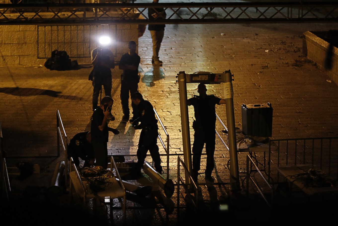 Israel removes metal detectors from sensitive holy site