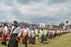 Village leaders in Manggarai perform the Ndudu Ndake dance at the Motangrua field. JP/Markus Makur