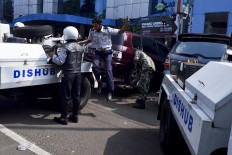 City, police vow to get tough in ban on roadside parking 