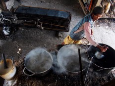 A worker cooks sago to make dough before making vermicelli. Each household in Manjung village can produce between 100 and 200 kilograms of sago vermicelli per day, which is priced at Rp 13,000 (US$1) per kilogram. JP/Ganug Nugroho Adi