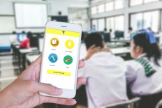 Mobile application connects teachers and students