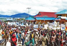 Thousands rally in Deiyai over fatal shooting