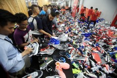 Nike bazaar ends in chaos on Tuesday
