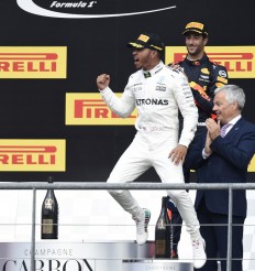  Hamilton wins Singapore Grand Prix to increase title lead 