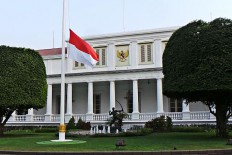 Naked man tries to breach Presidential Palace