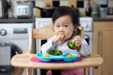 Baby-led weaning not recommended, doctor says