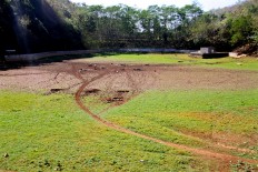 Banteng lake at Ngricik village, Gunung Kidul regency, Yogyakarta, has dried up during the dry season and force villagers to find clean water in other locations. JP/Aditya Sagita