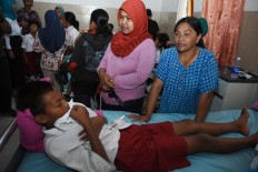 School students admitted to clinic with food poisoning
