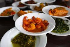 Asia Pacific travelers keen to try local cuisine, survey says