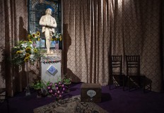 NY opens 'temple' to gay liberation icon Oscar Wilde