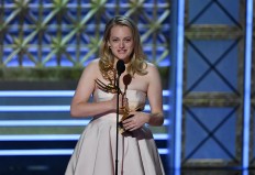 Moss wins actress Emmy for 'The Handmaid's Tale'