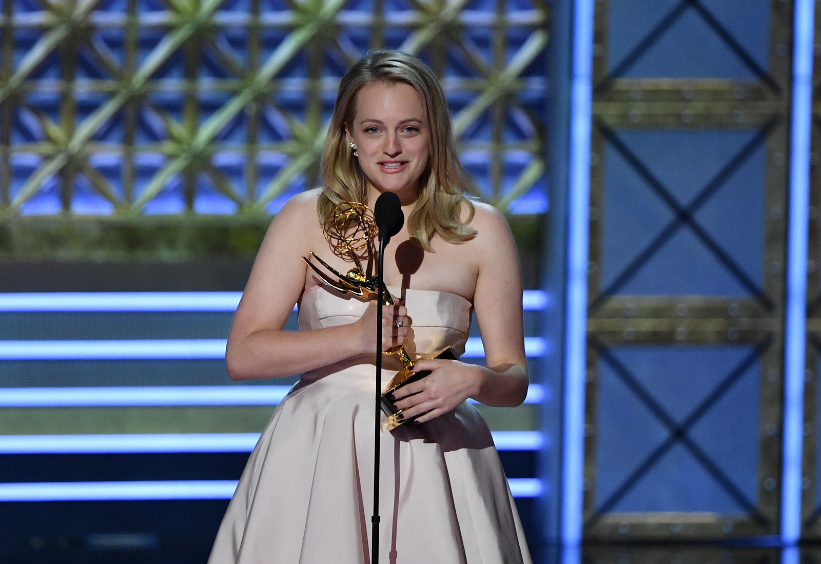 Moss Wins Actress Emmy For The Handmaid S Tale Entertainment The Jakarta Post