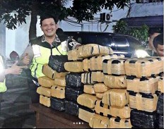 Four arrested in Jambi for smuggling drugs