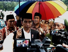 Jokowi  and Gatot discuss controversial remarks