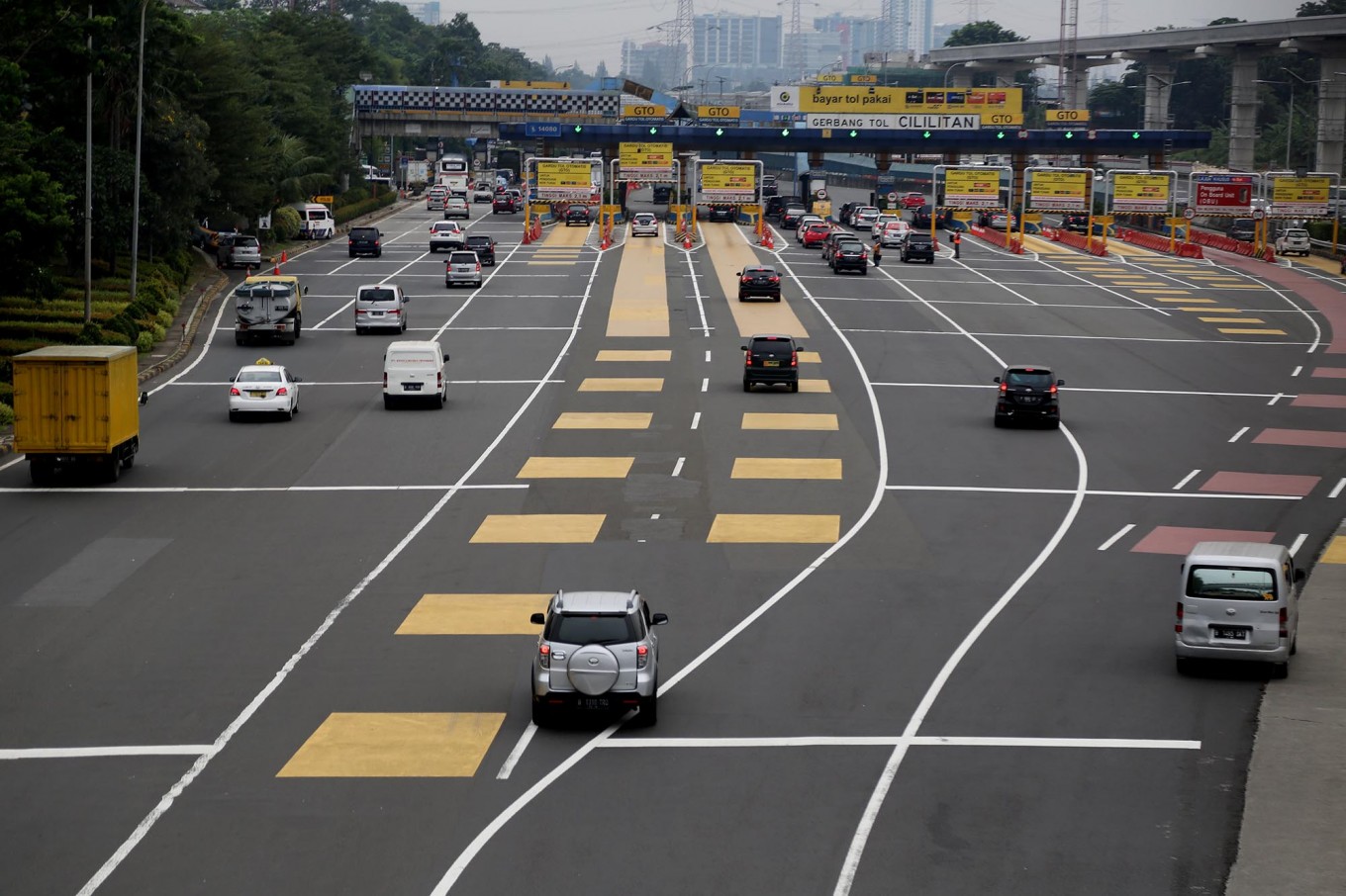 BPTJ postpones odd-even policy at 2 Tangerang tollgates