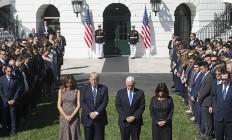  Vice president Pence exits NFL game after anthem protest 