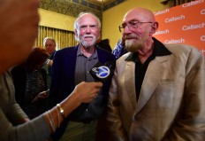 US trio wins physics Nobel for spotting wrinkles in the cosmos