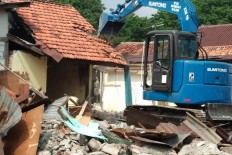Illegal houses evicted for public space in South Jakarta
