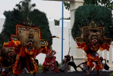 Traditional masked dance groups enliven Surakarta festival