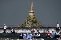  Tens of thousands turn out for Myanmar interfaith rally 