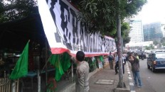 Chinese-Indonesians cautious over hostile political climate