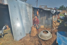 Many quake survivors in Nepal are still without proper homes