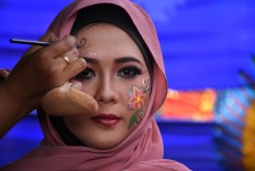 A makeup artist applies makeup before the event kicks off. JP/Aman Rochman