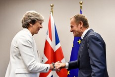 EU leaders back May with move on Brexit talks