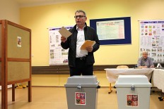 'Czech Trump' poised for win as bitter voters go to polls