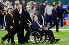 George HW Bush apologizes for patting 'women's rears'