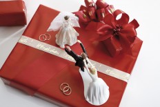 Polygamy wedding invitation catches netizens' attention