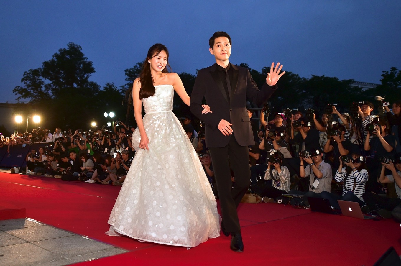 Descendants of the Sun' lead stars Song Joong Ki and Song Hye Kyo are  getting married