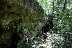 Deep in the forest: Members of the 2017 spice trail expedition team explore Pintu Tujuh, which has several caves that were once used as hideouts and meeting places for kongs to discuss their war strategy. JP/ Arief Suhardiman