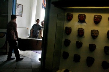 Cleaning up Dupara puppets