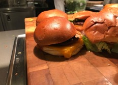‘Android burger’ served at Google cafeteria amid emoji debate  