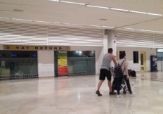 Retailers call on government to promote tax refund for tourists