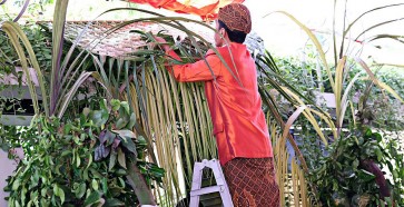 Jokowi sheds tears as daughter undergoes pre-wedding ritual