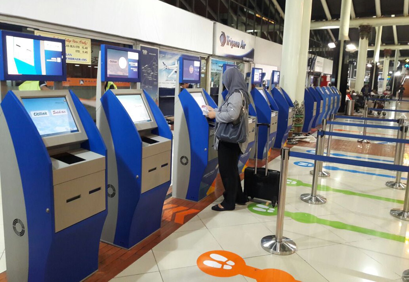 Self-check in counter di bandara Soetta | Sumber: Jakarta Post