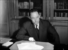 Camus letters show secret passion for love of his life