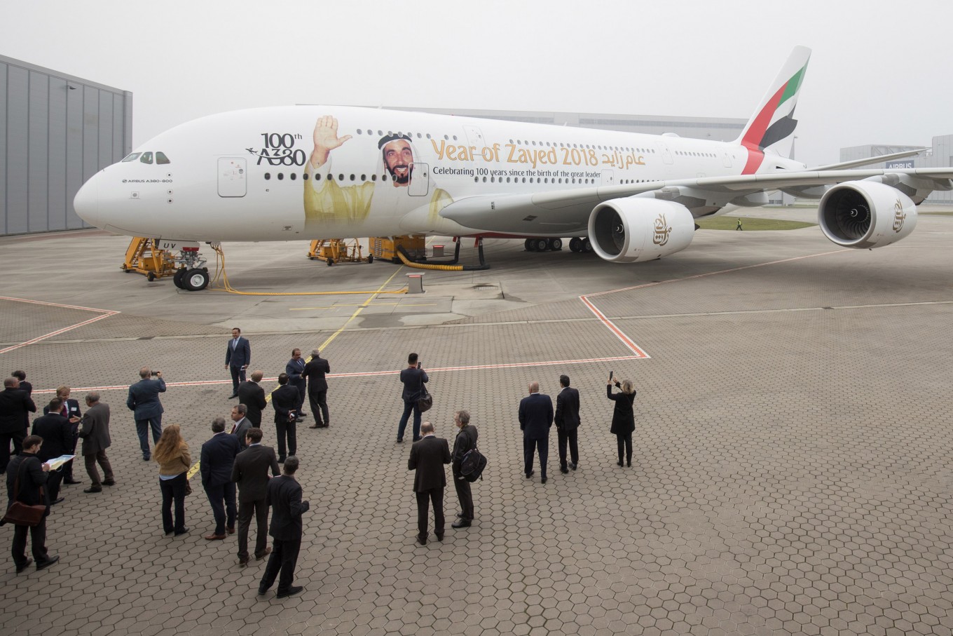 Emirates negotiates to buy $16b of A380s