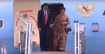 Jokowi arrives at Clark Air Base ahead of ASEAN meetings