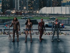 'Justice League' a messy attempt at a superhero showdown