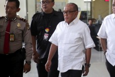 Aburizal skips KPK questioning in e-ID case 