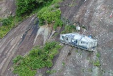 Purwakarta's hanging hotel opens door to thrill-seeking guests