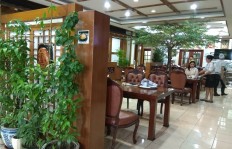 A customer is served at Seorak Chueotang, one of the Korean restaurants on Jl Senopati, South Jakarta.