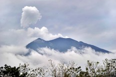 Bali volcano spews smoke for second time in a week