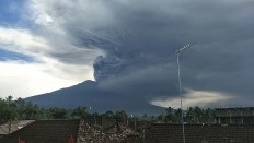 Minister holds coordination meeting amid Mount Agung eruption