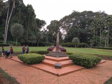 Bogor Botanical Gardens temporarily closed on Monday by strong winds