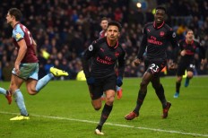 Sanchez lifts Arsenal, Everton thrashed again